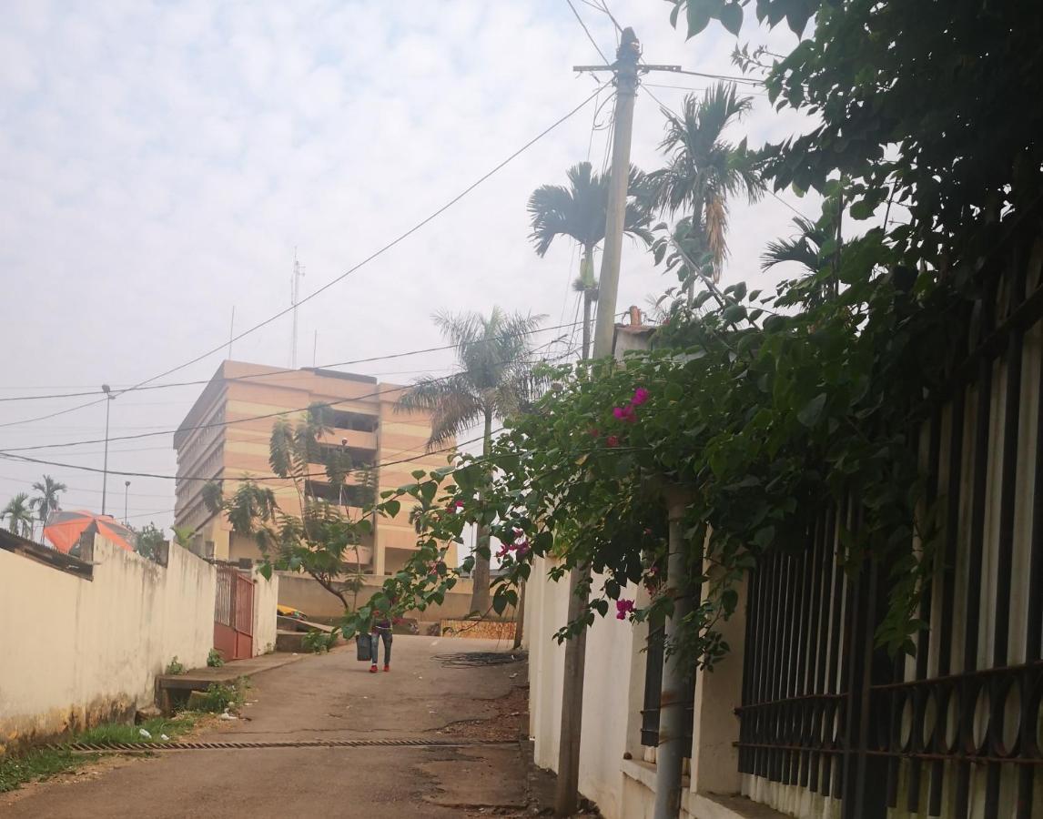 Tout Confort Avec Jardin Entree Bastos Yaoundé Εξωτερικό φωτογραφία
