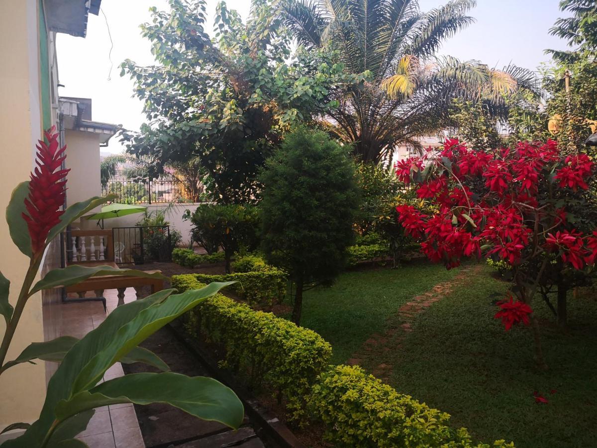 Tout Confort Avec Jardin Entree Bastos Yaoundé Εξωτερικό φωτογραφία