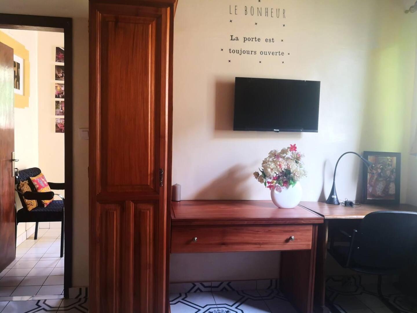 Tout Confort Avec Jardin Entree Bastos Yaoundé Εξωτερικό φωτογραφία